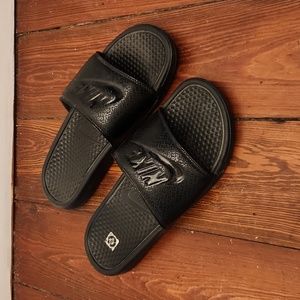 Nike Benassi Athletic Slides 9.5